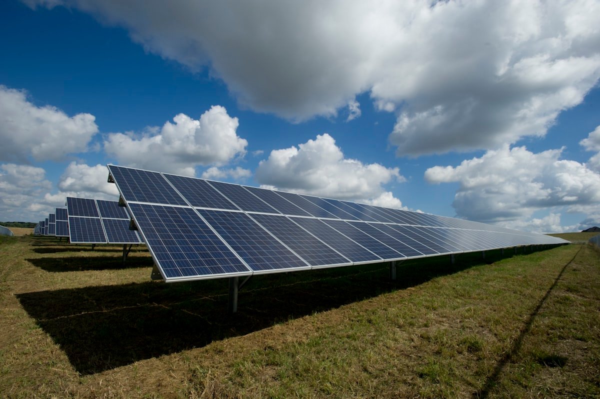 550W high output solar panel Kenya side view